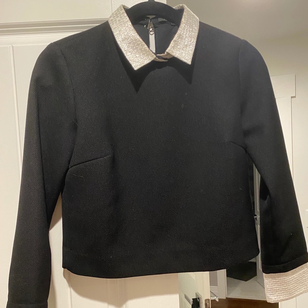 Black sweat with collar